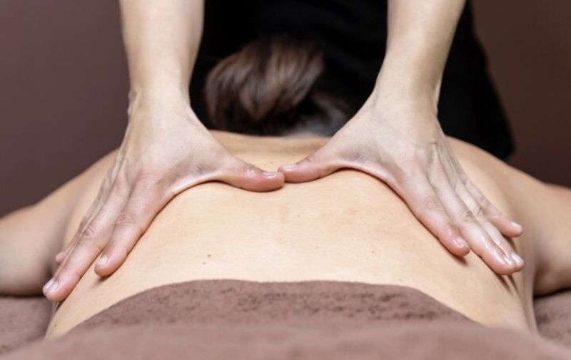 svédmasszázs budapest - hátmasszázs