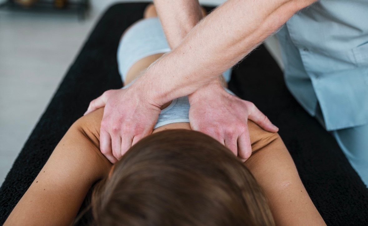 Sportmasszázs budapest - csuklya masszázs